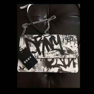 DKNY Bryant sm flap crossbody bag 
New with tag